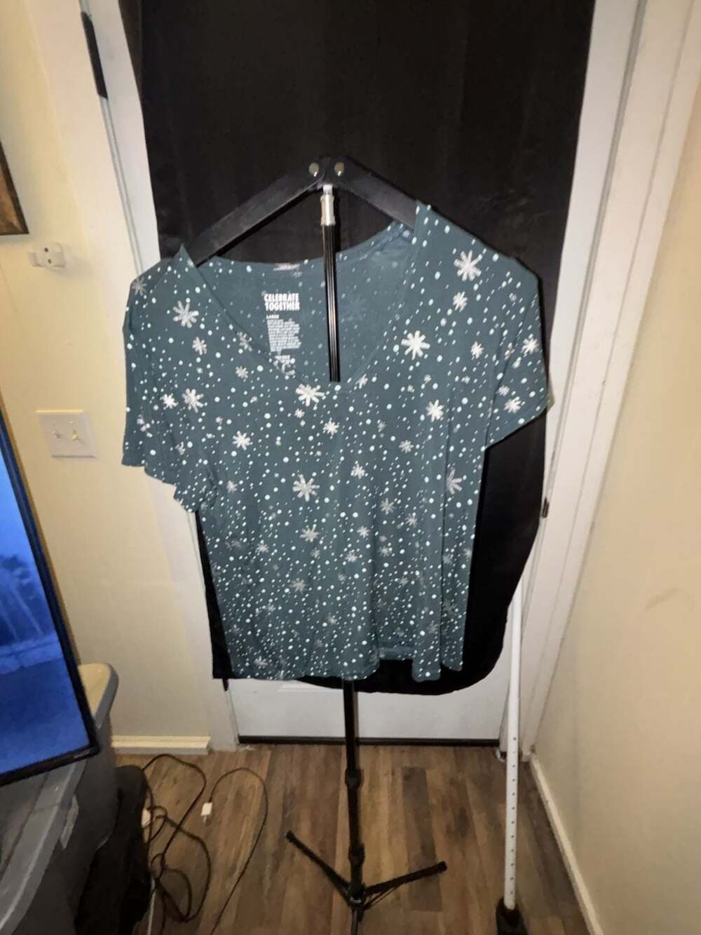 Celebrate Together Green Snowflake and Polka Dot V-Neck Short Sleeve T-Shirt